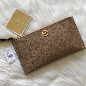❌SOLD❌Michael Kors Clutch
